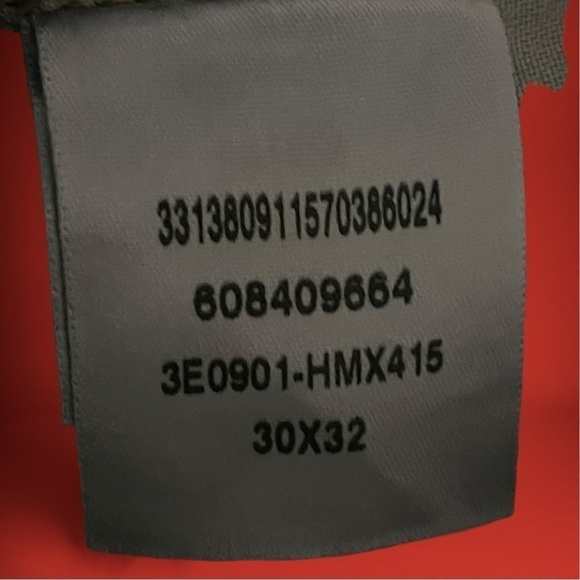 THE Hollister Skinny Med-Dark Wash Slight Factory Distressing and Fading 30 x 32 - Picture 12 of 13